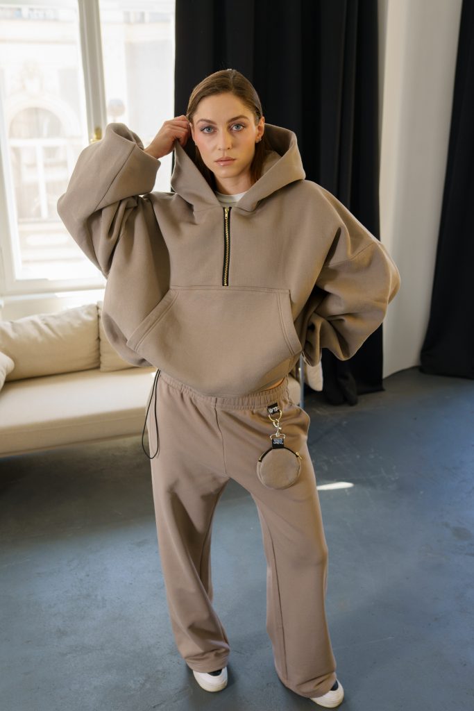 Oversized bavlnená mikina WTF?! Taupe s kapucňou, zipsom a klokankovým vreckom
